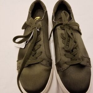 NEW with TAGS size 6 shoes